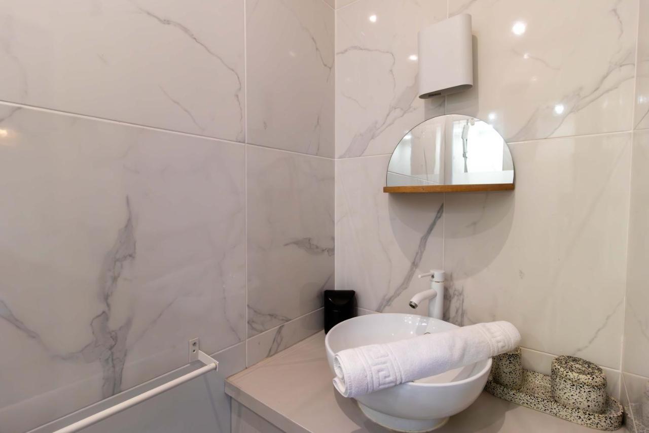 Apartment Center Of Paris By Studio Prestige Exterior foto